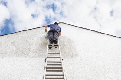 Peinture extérieure à Montclus — façades et ravalement
